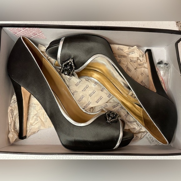 Badgley Mischka Formslag Jeweled Deep Grey Satin Peep Toe Pump Size 9 - Picture 12 of 13